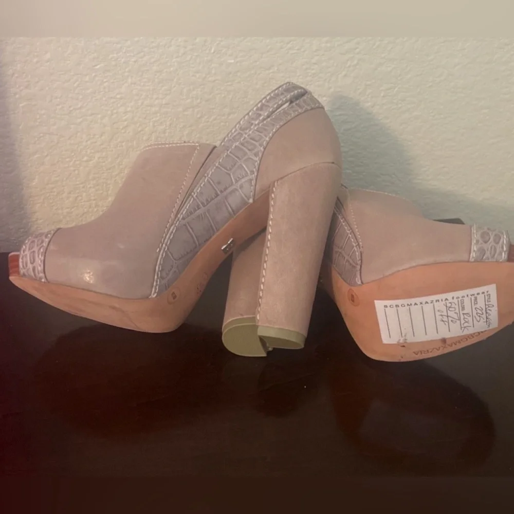 BCBG Max Azria Reagan All Leather Peep Toe Block Heels 8/38 - Picture 6 of 11